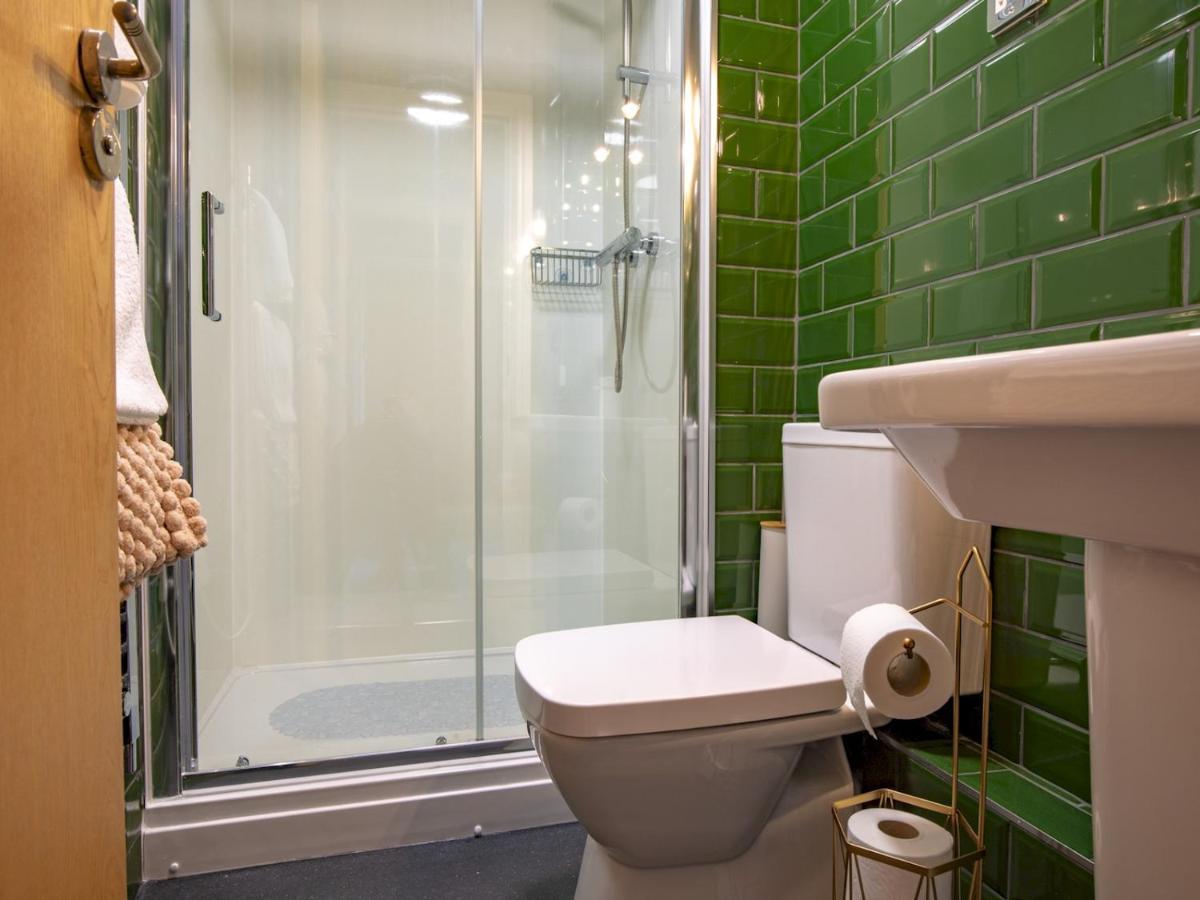Pass The Keys Art Deco Inspired Apartment With Roof Top Views Shrewsbury Esterno foto